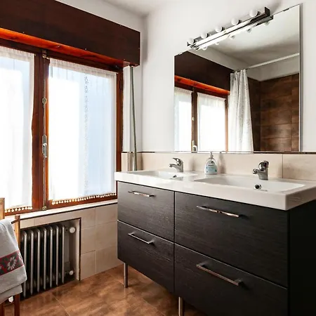 Vivienda Vacacional Villoria Alpesi faház *